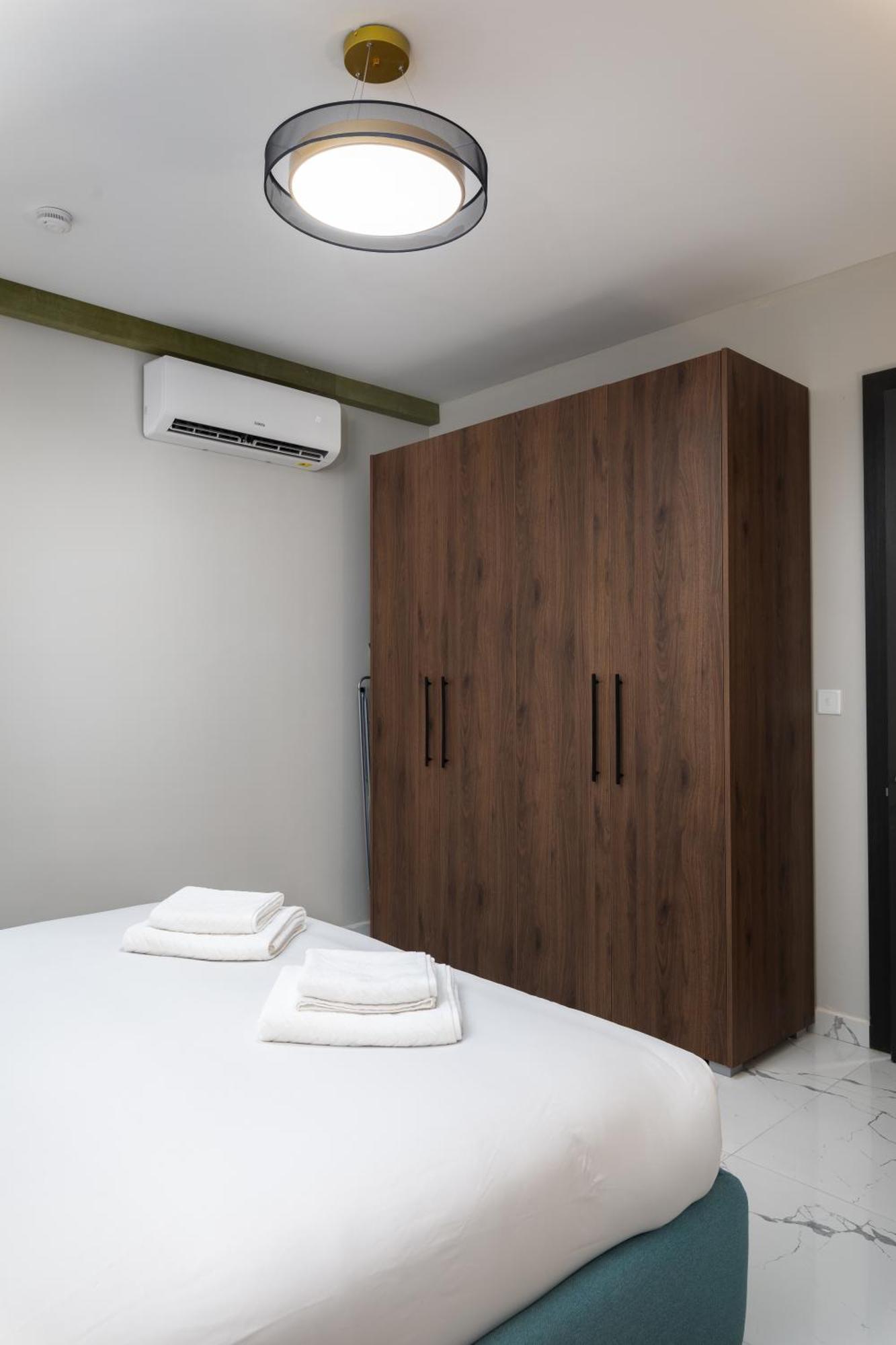 Modern 2Br Cosy Apartment With Large Terrace - Close To Manoel Island & Tigne Shopping Mall Sliema Ngoại thất bức ảnh